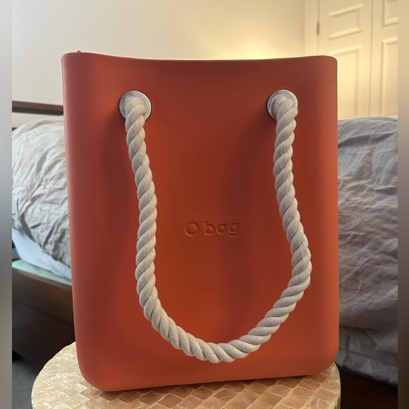 Coral O Bag with Rope Handles - Picture 4 of 9